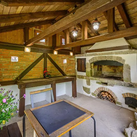 Roubenka Na Vyhlidce Villa *